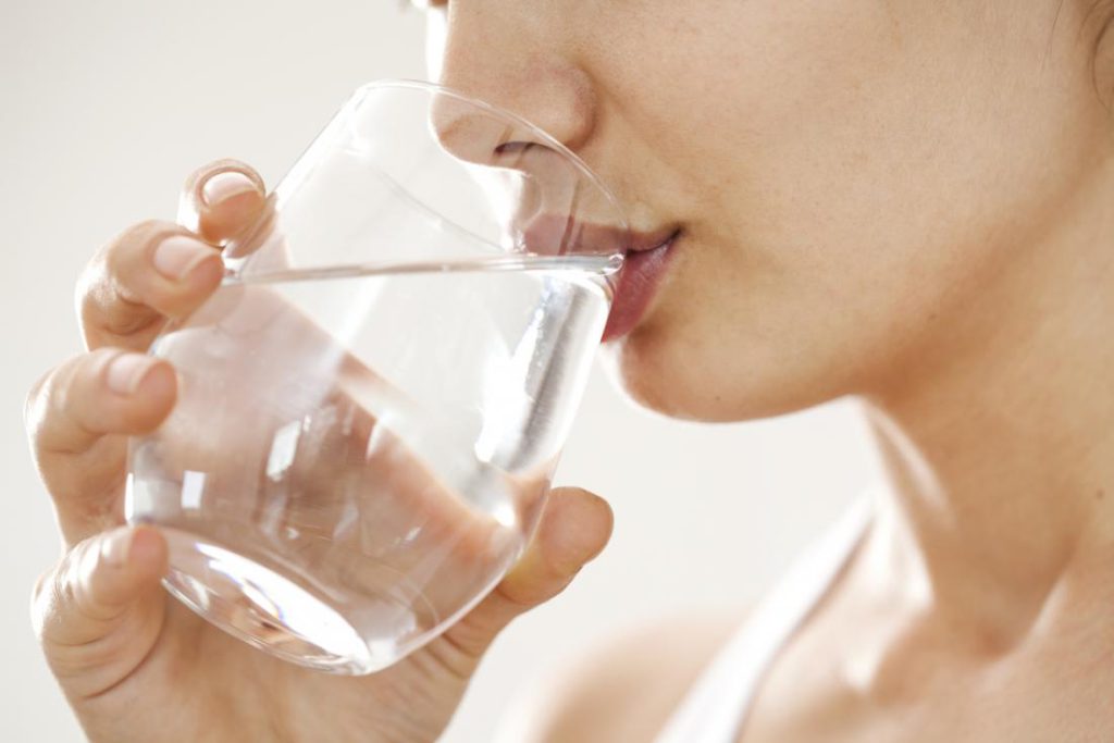 ¿Por qué es importante hidratar tu cuerpo? – La Importancia de beber agua